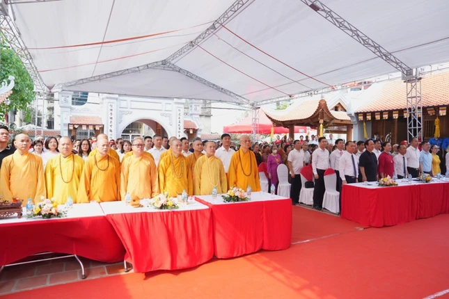 Chư tôn đức và quý khách tham dự