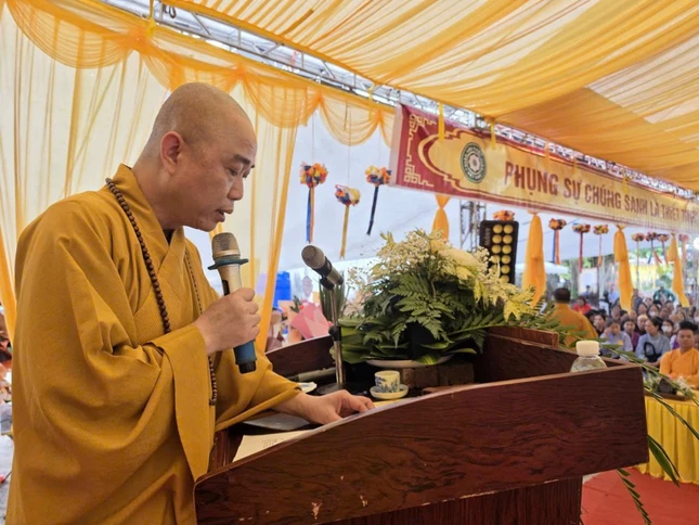 Thượng tọa Thích Thanh Tấn công bố quyết định của Ban Trị sự TP.Hải Phòng