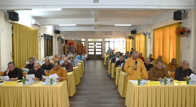 Quang cảnh buổi họp