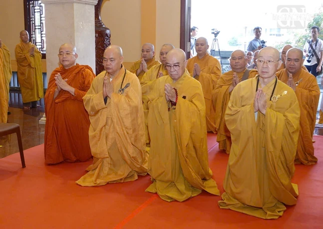 Đại diện Ban Tổ chức, môn đồ pháp quyến