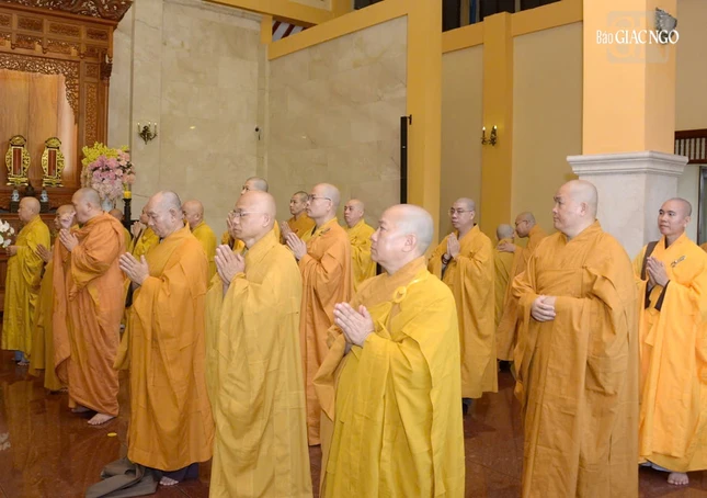 Chư tôn đức thành kính tưởng niệm Giác linh Trưởng lão Hòa thượng Thích Từ Nhơn