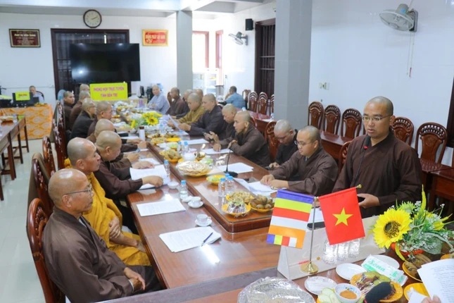 Quang cảnh buổi họp