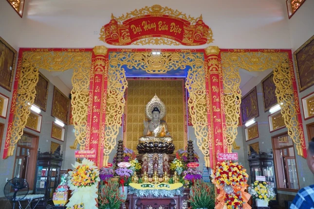 Chánh điện được trùng tu trang nghiêm