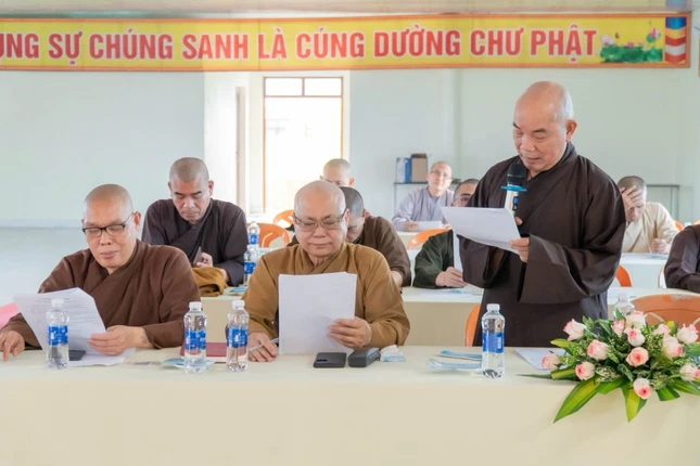Chư tôn đức Ban Trị sự Phật giáo tỉnh tham dự