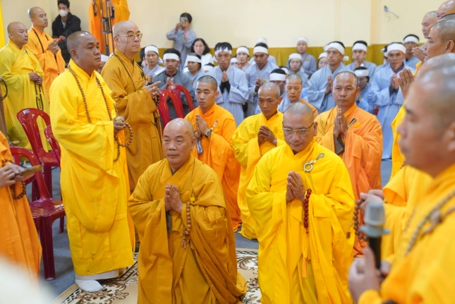 Đại diện môn đồ pháp quyến Trưởng lão Hòa thượng