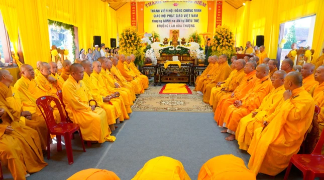 Chư tôn đức tham dự lễ truy niệm