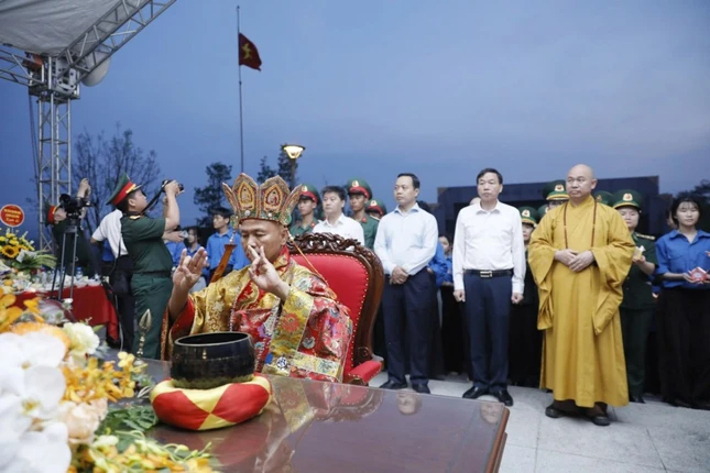 Thực hiện nghi thức tâm linh Phật giáo cầu siêu anh linh các anh hùng liệt sĩ và đồng bào đã khuất