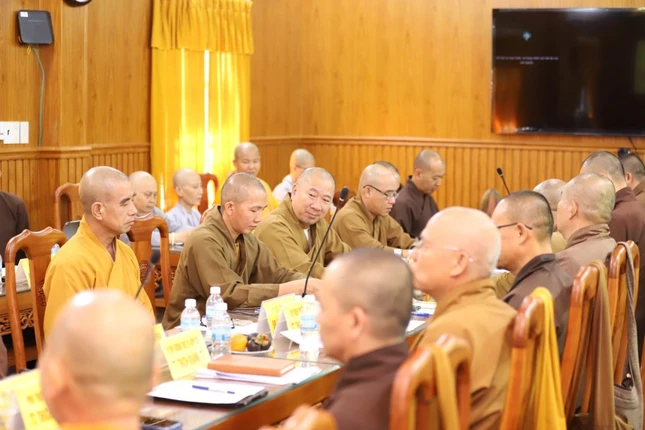 Quang cảnh buổi họp