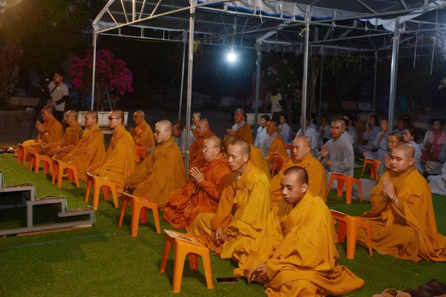 Chư tôn đức trì chú Đại bi