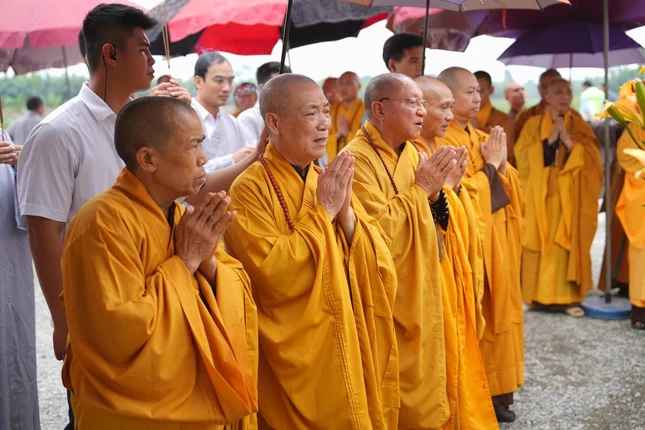 Cầu nguyện cho công trình sớm thành tựu