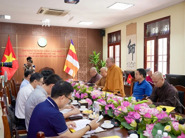 Buổi họp thảo luận nhằm đảm bảo tính khách quan và chính xác trong việc xét chọn tác phẩm