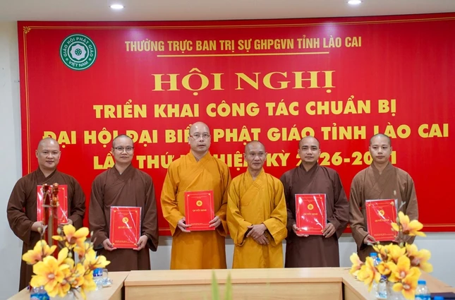 Ban Trị sự GHPGVN tỉnh trao quyết định thành lập 7 Ban Đại diện Phật giáo liên phường, xã