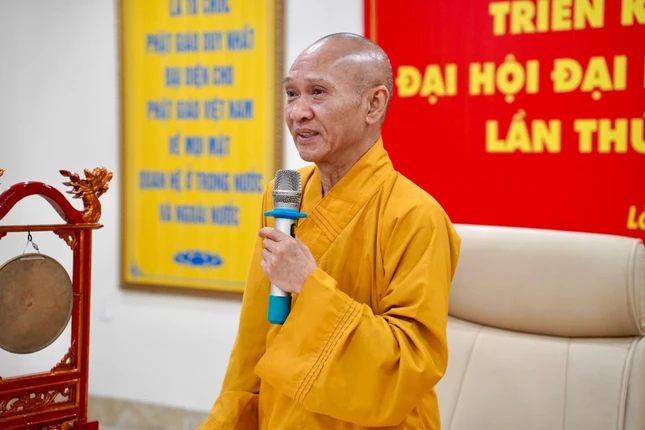 Hòa thượng Thích Thanh Điện chủ trì buổi họp