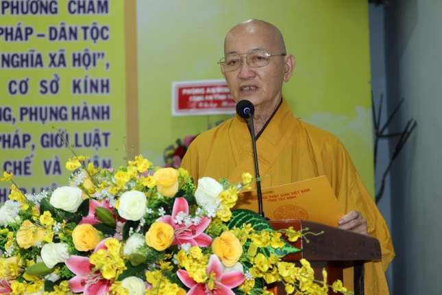Thượng tọa Thích Quảng Tâm phát biểu tại hội nghị