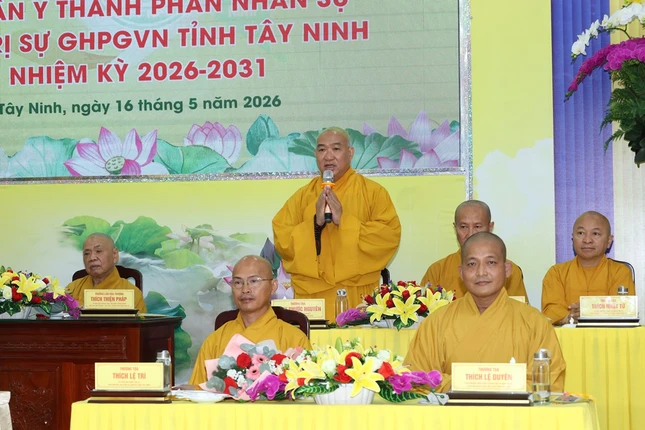 Thượng tọa Thích Phước Nguyên phát biểu tại hội nghị