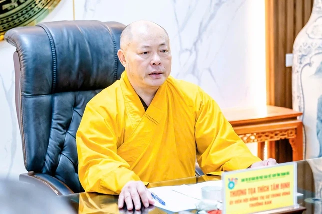 Thượng tọa Thích Tâm Định chủ trì buổi họp