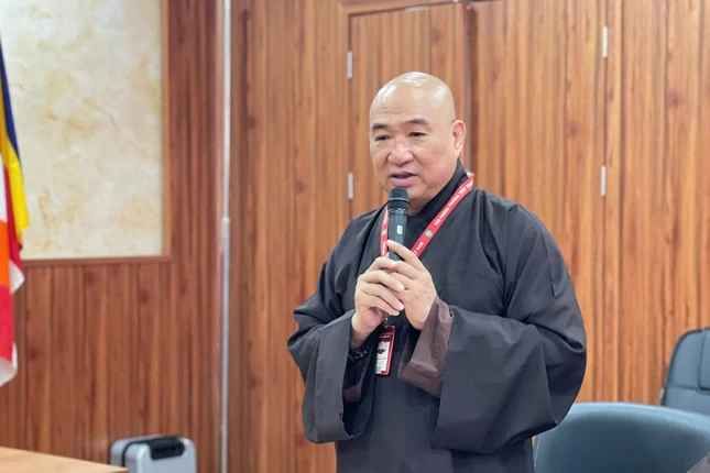 Thượng tọa Thích Phước Nguyên nêu các nội dung cần thống nhất tại buổi làm việc