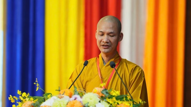 Đại đức Thích Nhuận Thanh trình bày tham luận: “Hoằng pháp trong thời đại công nghệ trí tuệ nhân tạo (AI)”
