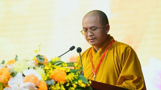 Đại đức Thích Nguyên Chính báo cáo tổng kết hoạt động Phật sự khóa III (2022-2027)