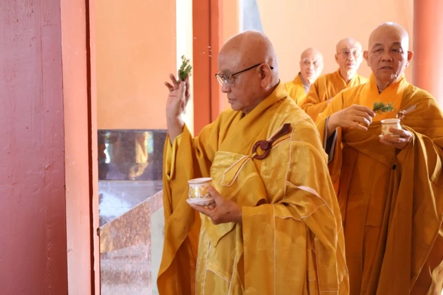 Chư tôn giáo phẩm sái tịnh