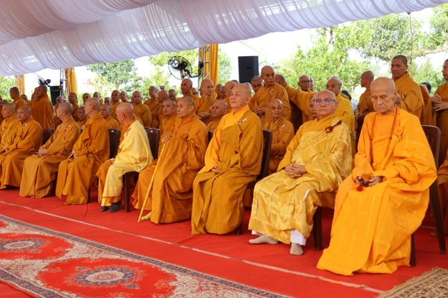 Chư tôn đức tham dự