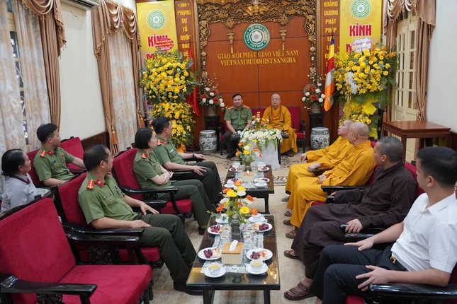 Quang cảnh buổi tiếp thân mật tại chùa Quán Sứ Quang cảnh buổi tiếp thân mật tại chùa Quán Sứ