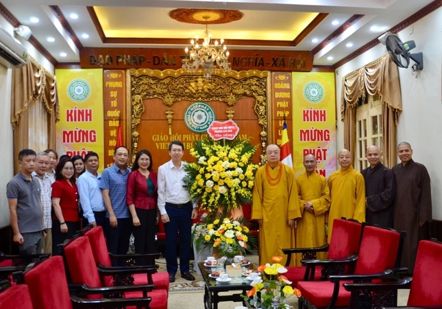 Phái đoàn Viện Trần Nhân Tông chúc mừng Phật đản đến chư tôn đức Trung ương GHPGVN Phái đoàn Viện Trần Nhân Tông chúc mừng Phật đản đến chư tôn đức Trung ương GHPGVN