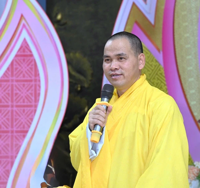 Thượng tọa Thích Thiện Thông phát biểu tại lễ trao giải Thượng tọa Thích Thiện Thông phát biểu tại lễ trao giải