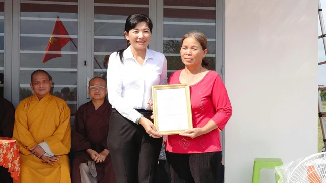Bà Trương Thị Cành chính thức có căn nhà mới để an cư lạc nghiệp