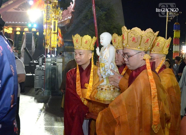 Cung thỉnh bảo tượng ngọc Phật sơ sinh