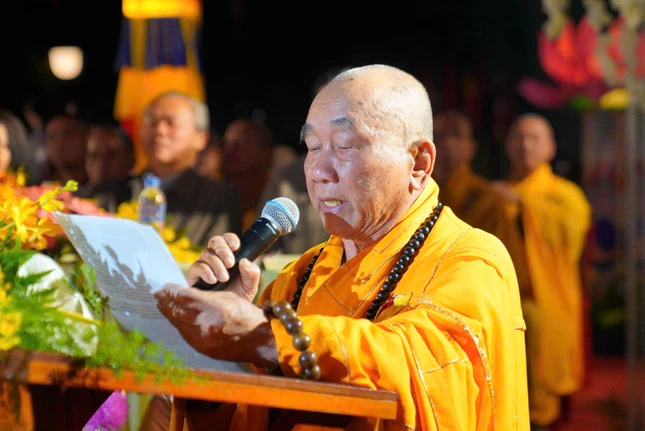 Hòa thượng Thích Thanh Tân phát biểu tại buổi lễ
