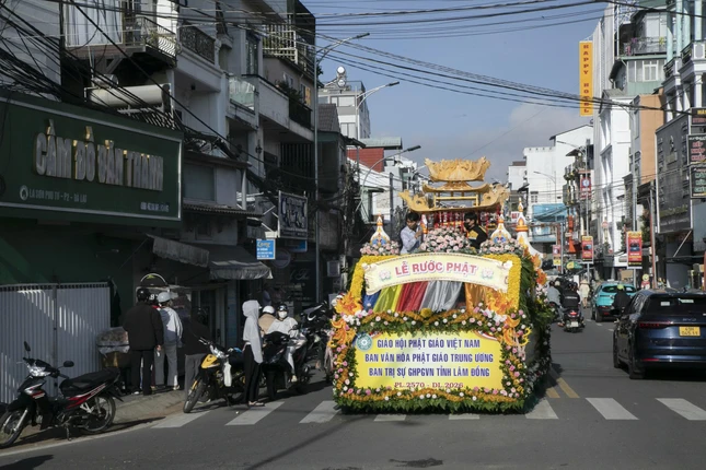 Lễ cung rước kim thân tôn tượng Đức Phật tại Đà Lạt, tỉnh Lâm Đồng