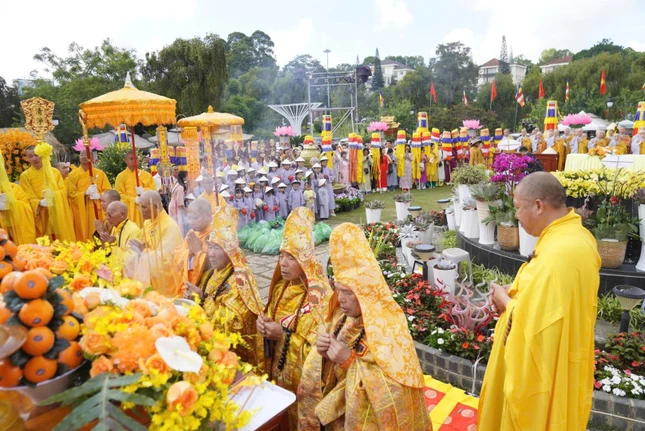Chư tôn Hòa thượng chứng minh, chư tôn đức Tăng niêm hương