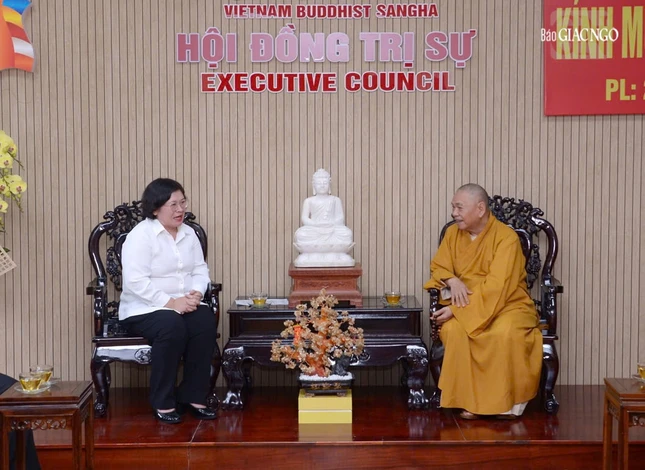 Trưởng lão Hòa thượng Thích Thiện Pháp tiếp Phó Bí thư Thành ủy TP.HCM Văn Thị Bạch Tuyết Trưởng lão Hòa thượng Thích Thiện Pháp tiếp Phó Bí thư Thành ủy TP.HCM Văn Thị Bạch Tuyết