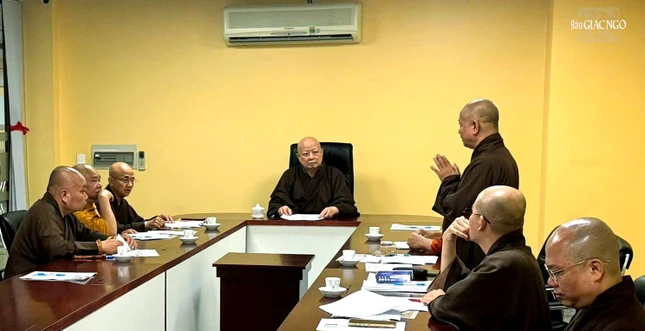 Thượng tọa Thích Trí Định, Phó Thư ký Ban Trị sự báo cáo công tác tiếp nhận hồ sơ giới tử khu vực Bà Rịa-Vũng Tàu Thượng tọa Thích Trí Định, Phó Thư ký Ban Trị sự báo cáo công tác tiếp nhận hồ sơ giới tử khu vực Bà Rịa-Vũng Tàu