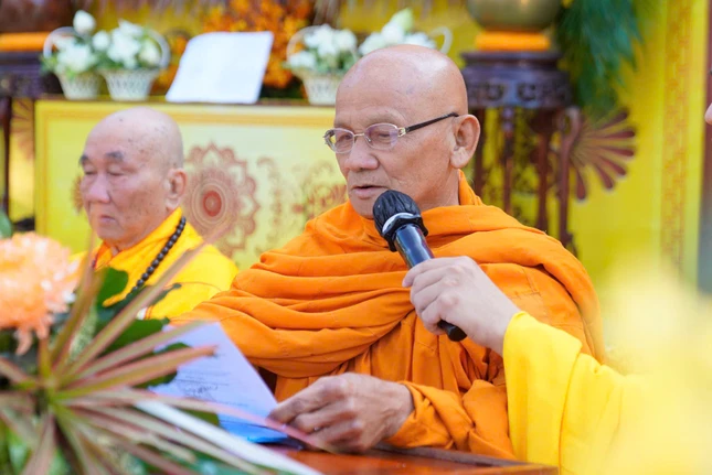 Trưởng lão Hòa thượng Thích Giác Cảnh tuyên đọc Thông điệp Đại lễ Phật đản của Đức Pháp chủ GHPGVN