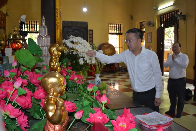 Tắm Phật Tắm Phật