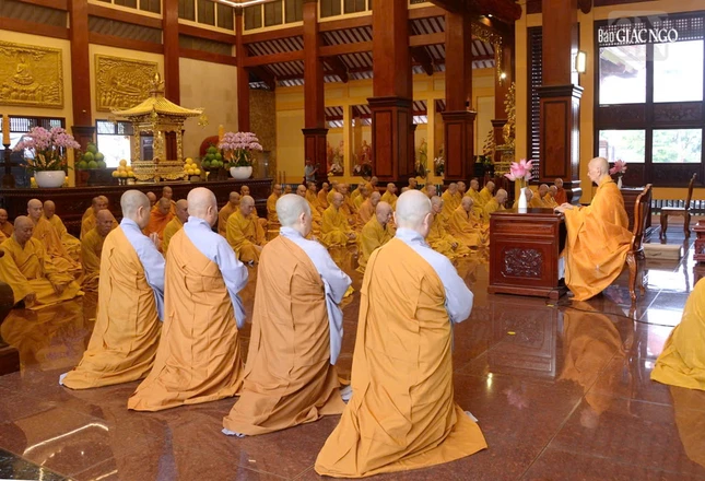 Chư Ni cầu giáo giới của Đại Tăng về việc mở trường hạ an cư