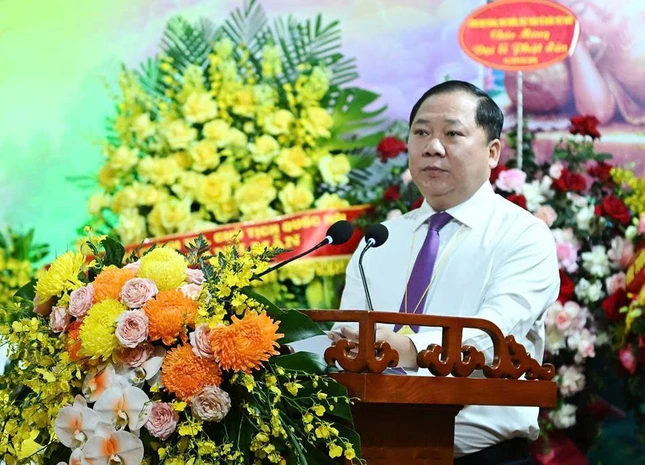 Ông Nguyễn Phi Long phát biểu chúc mừng Đại lễ Phật đản