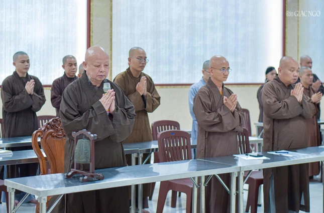 Chư tôn đức Ban Trị sự có buổi họp chúng đầu tiên cho các giới tử tòng Tăng học hạ tại Việt Nam Quốc Tự