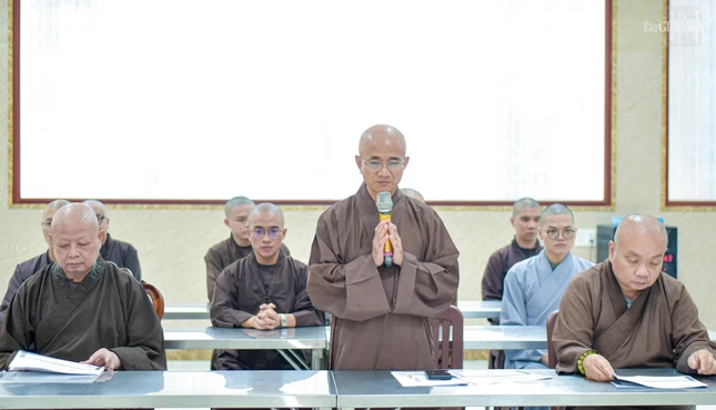 Thượng tọa Thích Thiện Quý phổ biến dự thảo thời khóa thường nhật