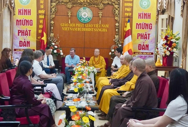 Trưởng lão Hòa thượng Thích Thanh Nhiễu tiếp Phó Chủ tịch Quốc hội Cộng hòa Liên bang Đức Bodo Ramelow