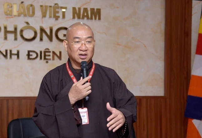 Thượng tọa Thích Phước Nguyên chủ trì buổi họp Thượng tọa Thích Phước Nguyên chủ trì buổi họp