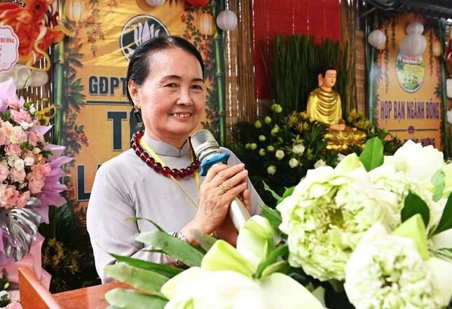 Cư sĩ Diệu Nhân phát biểu tại lễ khai mạc