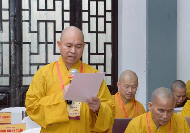 Thượng tọa Thích Đức Thiện, Phó Chủ tịch kiêm Tổng Thư ký Hội đồng Trị sự trình Đề án nhân sự Đại hội X Thượng tọa Thích Đức Thiện, Phó Chủ tịch kiêm Tổng Thư ký Hội đồng Trị sự trình Đề án nhân sự Đại hội X
