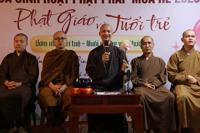 Đại đức Thích Nhuận Thanh phát biểu tại lễ khai mạc Đại đức Thích Nhuận Thanh phát biểu tại lễ khai mạc