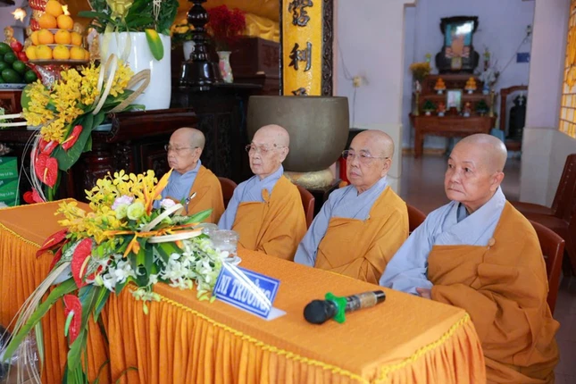 Chư vị Ni trưởng Chứng minh
