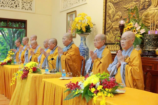 Đoàn đến TP.Đồng Nai thăm hạ trường chùa Linh Chiếu