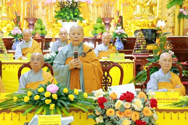 Ni trưởng Thích nữ Tịnh Nghiêm ban đạo từ