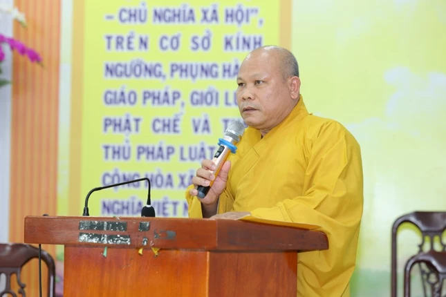 Đại đức Thích Thiện Thức phát biểu khai mạc khóa tập huấn Đại đức Thích Thiện Thức phát biểu khai mạc khóa tập huấn